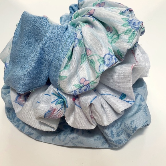 Floral Scrunchie Set - Picture 4 of 7